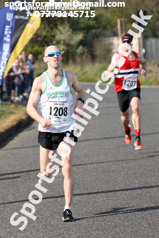 North Tyneside 10k Road Race, Whitley Bay. Photo:  David T. Hewitson/Sports for All Pics